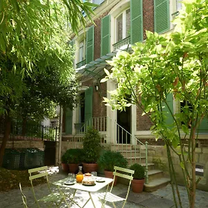 Maison Lepic Montmartre Hotel